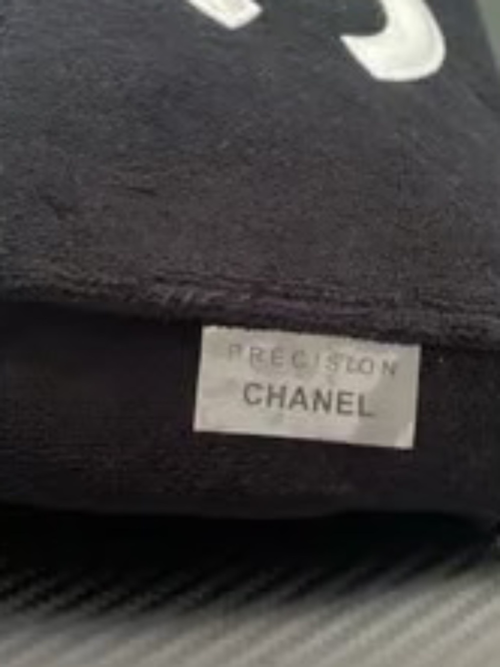 NWT Chanel 💕 Precision Chic Black White Shoulder Crossbody Makeup bag - Picture 2 of 6